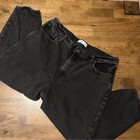 Abercrombie & Fitch The '80s Mom High Rise Jeans in Black Size 33 / 16S - Picture 2 of 8